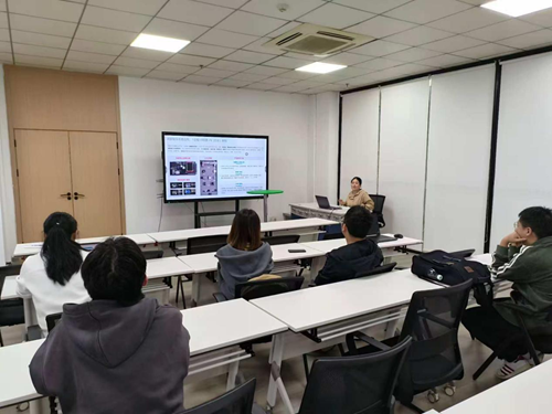 聚焦鴻蒙智聯(lián)場景，深化產(chǎn)教融合新篇——“智慧教育”工作室鴻蒙項目會議側(cè)記